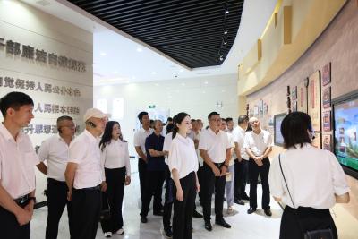 区工商联组织民营企业家开展理想信念教育专题活动