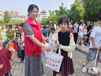 规范养犬享美景 抵制毒品护身心