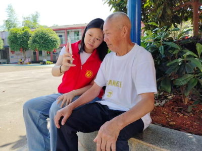 政务服务“上门”办 温情关爱暖夕阳 