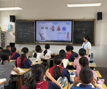 咸宁市第十二小学开展青春期心理健康专题教育