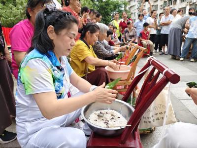南山社区：粽叶飘香迎端午 垃圾分类倡环保