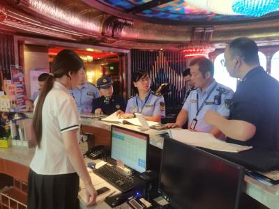 咸安区多部门开展校园周边文旅市场夜间专项整治护航中考