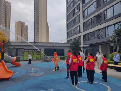 长安社区：反诈宣讲进小区 消防实操强技能