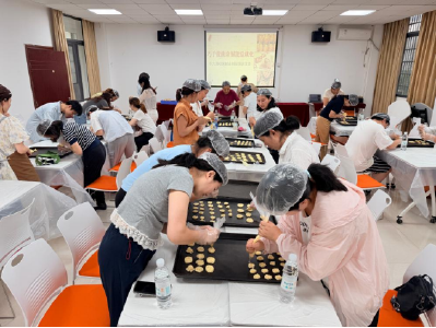 十六潭社区：巧手做曲奇 赋能稳就业