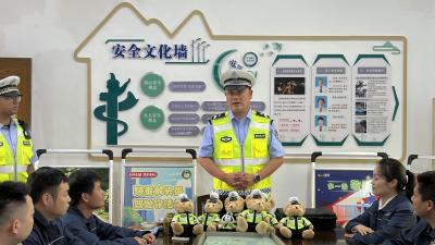 咸安交警：沉浸式宣教进企业 拧紧交通“安全阀”