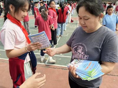 汀泗桥镇：国旗下开讲法治课  多部门共护少年安
