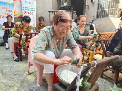 东门社区：粽叶飘香迎端午 廉风润家传美德