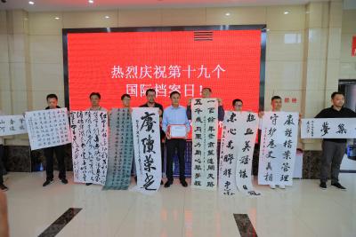 薪火存档赓续荣光 咸安区档案馆获捐珍贵文史资料