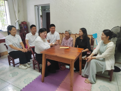 甫兴社区：“七一”送温暖 情系老党员