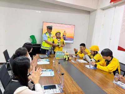  把“安全”送到掌心！工会这场活动，让骑手小哥直呼“太实用了”