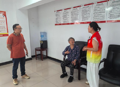 温泉街道学府社区：暖心救助走失老人平安回家  