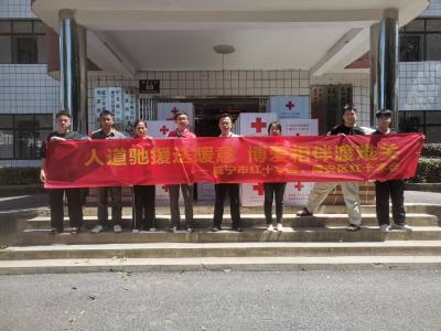 人道驰援送暖意 博爱相伴渡难关  市、区两级红十字会赴受灾乡镇开展灾后重建慰问