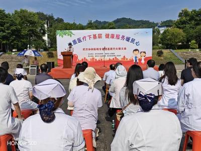 武汉协和医院专家团走进咸安高桥镇开展公益义诊