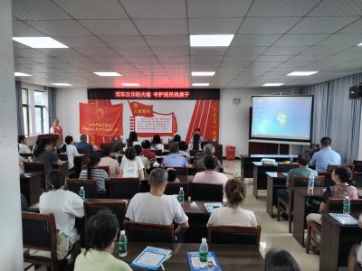 反诈课堂进社区 警校联动护民安