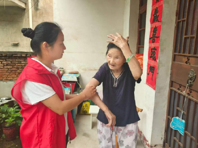 温泉街道希望桥社区：暖心除蜂患 守护群众安全