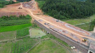 G351咸安区双溪至横沟段改扩建工程第二合同段土石方工程即将收官