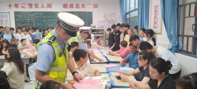 警校联动送“安全信”：校园内外共织暑期防护网