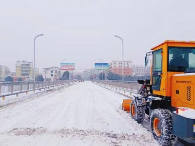 雪未停人不息，曾都交通全力抗战冰雪保畅通