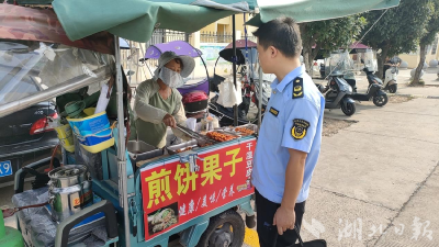 松滋市涴市市场监管所开展流动摊贩食品安全专项检查