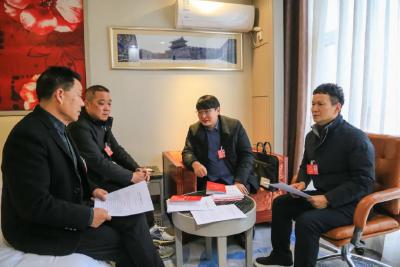 人大代表今日报到