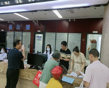 松滋医保：局长窗口“走流程”, 换位体验“增效能”