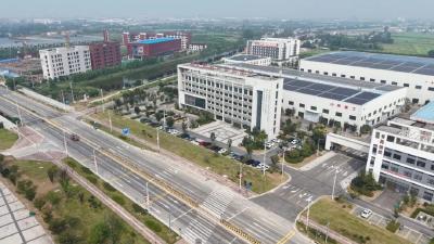 锚定千亿新目标 冲刺全国百强县 | 生产一线 | 自主研发赋能，“松滋造”光器件“出海”