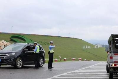 松滋“双节”交通平稳有序