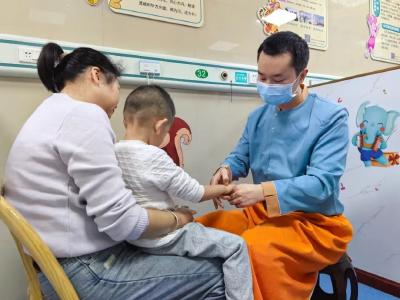 有一“手”，一周应诊超千人