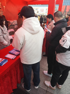 市人社局信息中心：借力春风行动  开展社保卡宣传