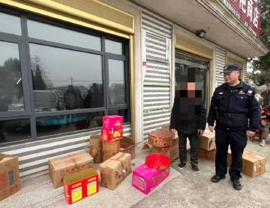 突击检查！禁鞭区内竟藏8件烟花爆竹，店主被依法处罚