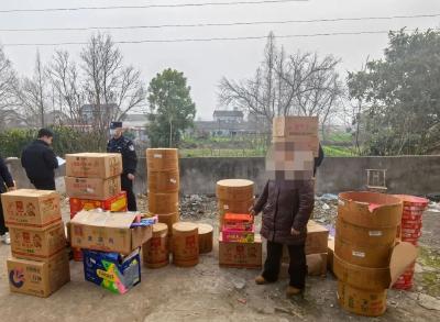 零容忍！松滋警方查处一起非法储存烟花爆竹案