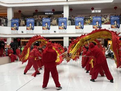 松滋街头，民俗巡演开场