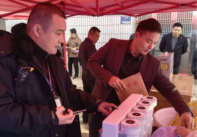 警惕流动摊贩“高价”陷阱  联合执法严查无证经营