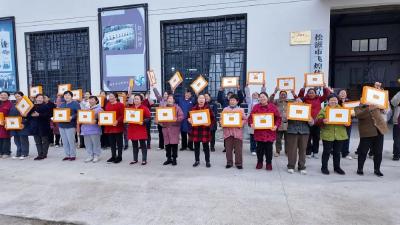 家门口办起工厂，顾家之余不误挣钱