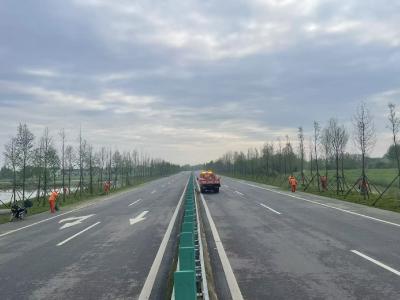 市公路事业发展中心：抢晴战雨忙养护 扮靓洈水旅游路