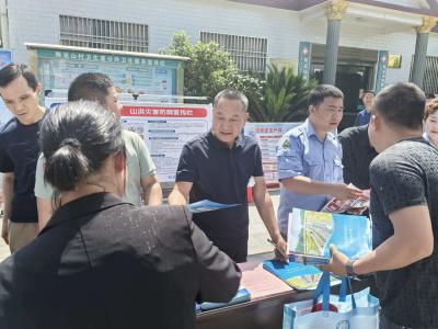 市公路事业发展中心走进斯家场镇开展防灾减灾日宣传周活动