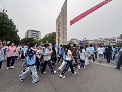 今日开考！加油，少年