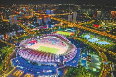 汉超开踢 揭幕战吸引4.6万人现场观赛