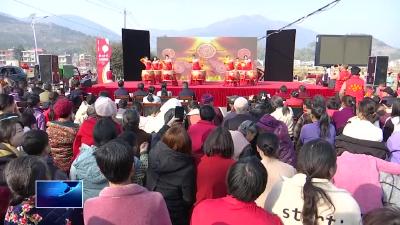 “乡村春晚”演绎美好新生活