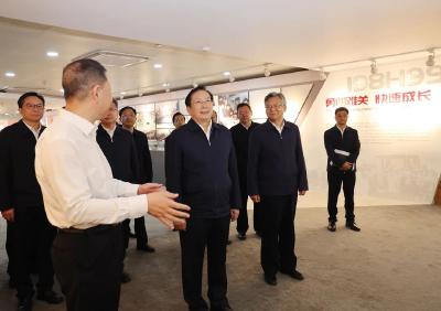 王忠林：“东风”是巨舰，不惧风浪！