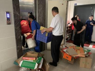 火车站社区多方联动整治楼道乱象 畅通生命通道