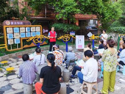 胡家湾社区：普法宣传进小区 法治意识入人心