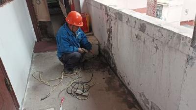 牧羊湖社区快速响应解决居民长廊积水难题