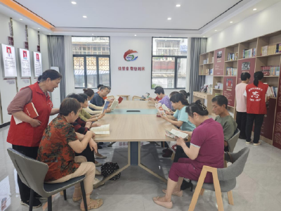 建设路社区开展“红色经典 情润银龄”读书分享活动
