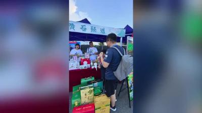 【新闻直通车】苏黄一家亲  |  黄石特产亮相“苏超”赛场