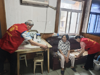 建设路社区开展“强党性 践行动”志愿服务活动 为独居老人送温暖