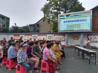 铁山街道三岔路社区开展“有矛盾  找综治中心”主题宣传活动