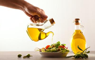 “鸡排哥”用大豆油引热议 日常烹饪如何选对食用油就看这篇