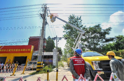 黄冈供电：高温下的带电作业  守护市民清凉