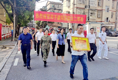一等功臣再立功  军地喜报送到家